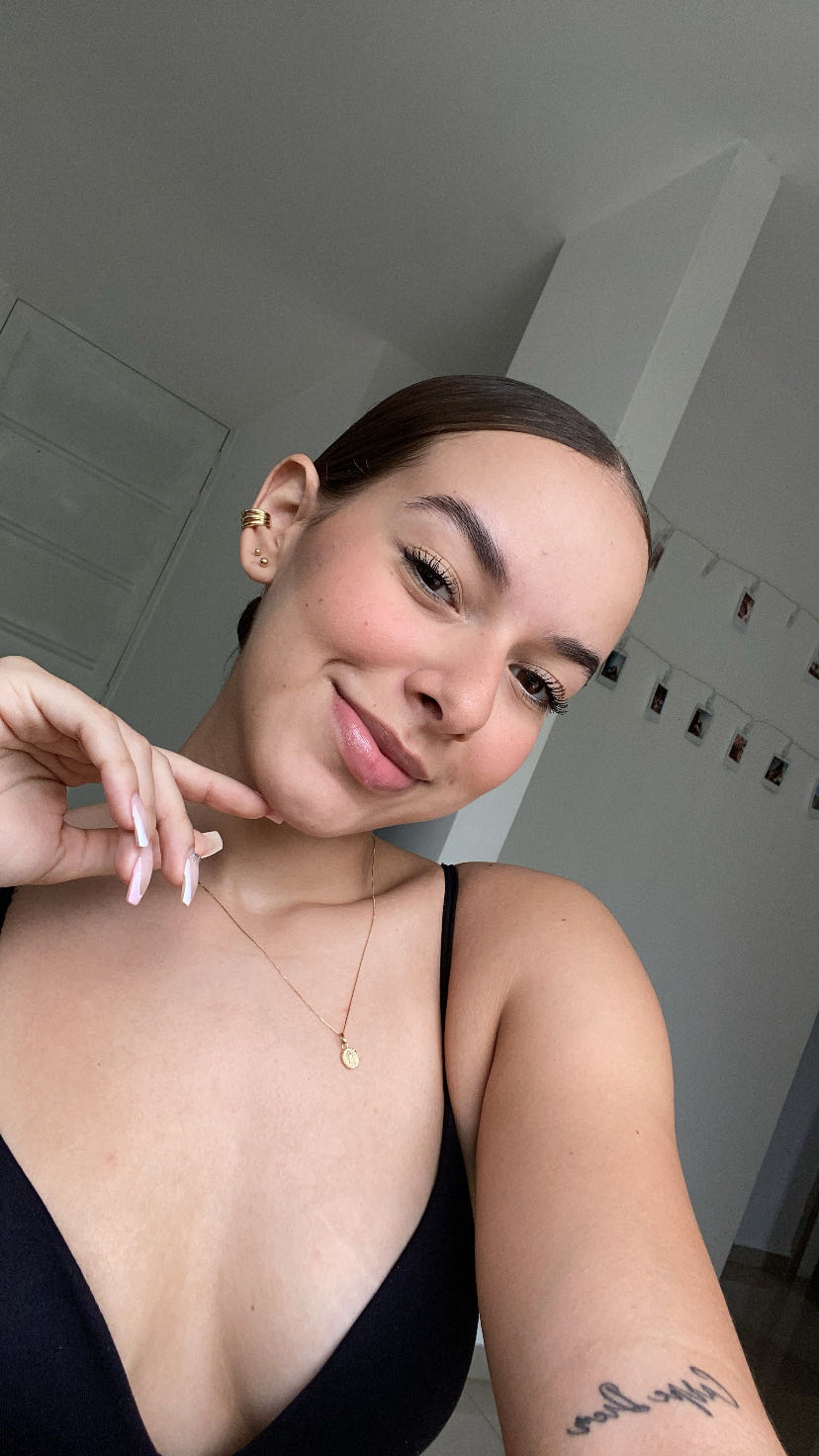 Adult woman from Colombia ready for a one-on-one video conversation
