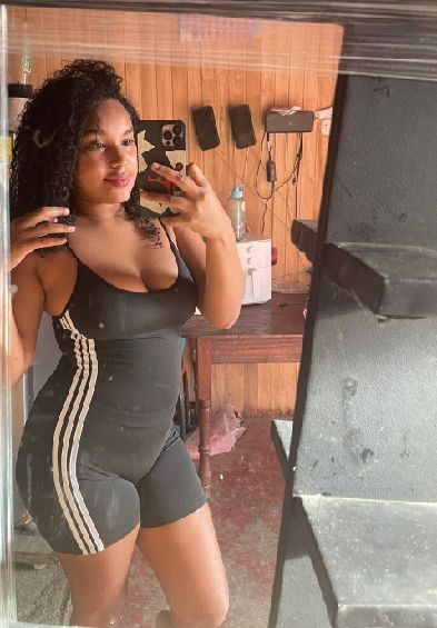 Adult woman from Colombia on a one-on-one video chat