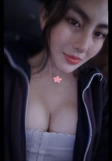 Adult woman from Bolivia on a one-on-one video chat